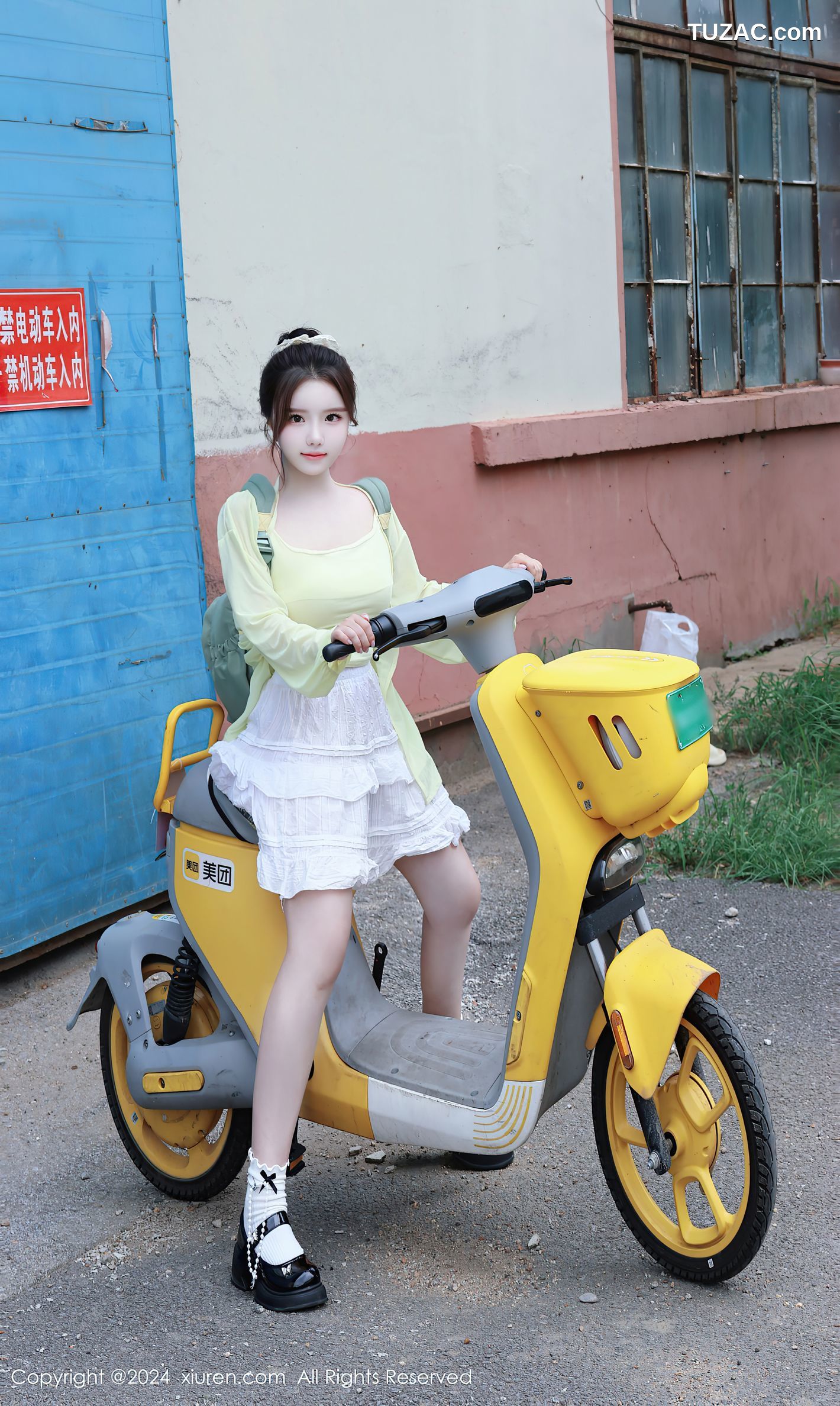 XiuRen秀人网-9024-小薯条nienie-共享电动车主题淡黄衫白短裙真空玩具棒-2024.08.16