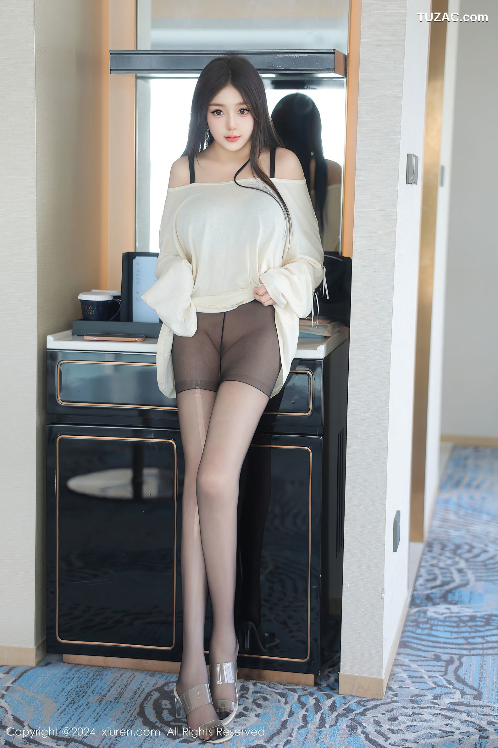 XiuRen秀人网-9089-柚柚小奶瓶-首套写真-宽松白T黑丝浴室湿身-2024.08.30