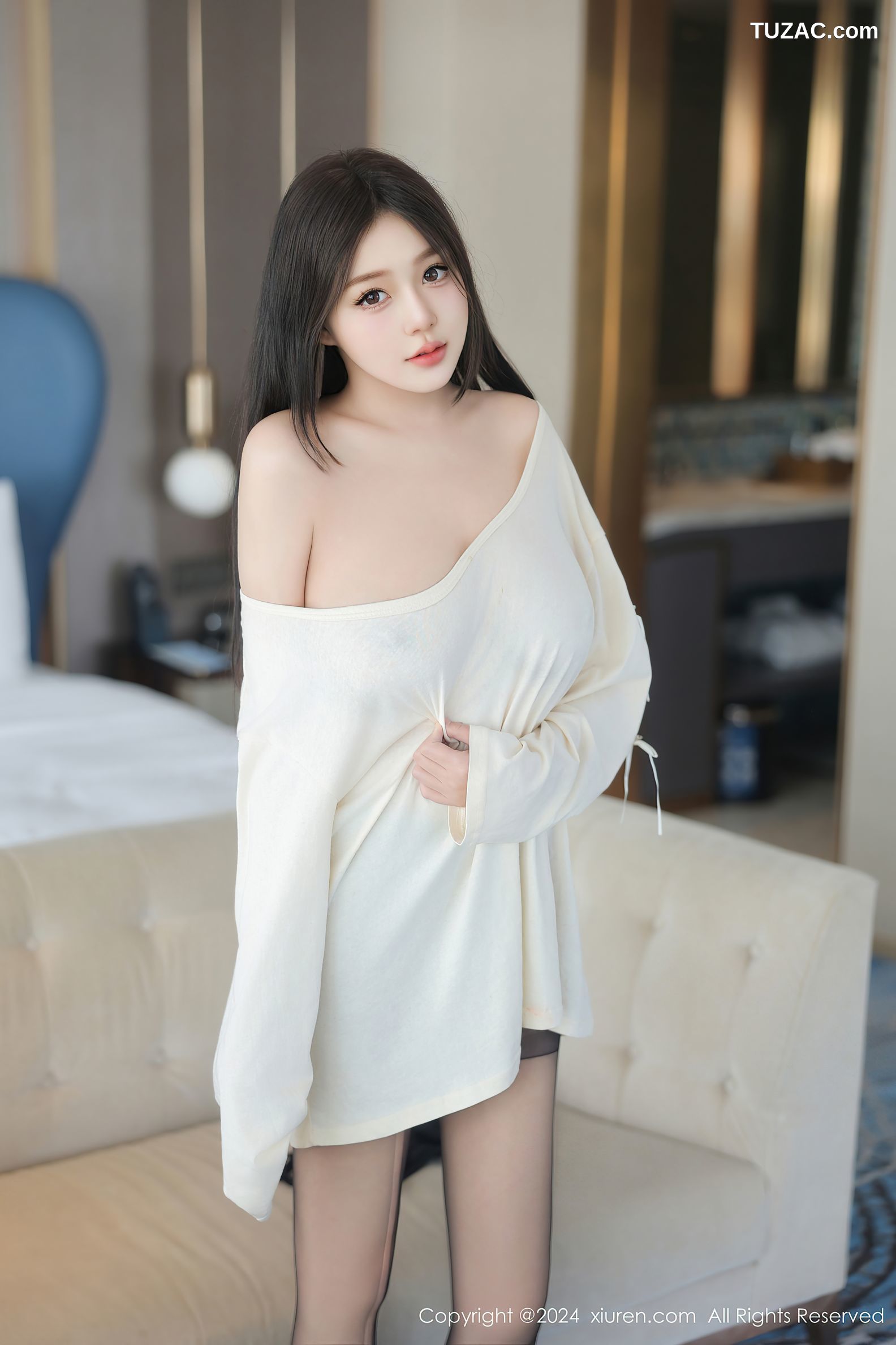 XiuRen秀人网-9089-柚柚小奶瓶-首套写真-宽松白T黑丝浴室湿身-2024.08.30