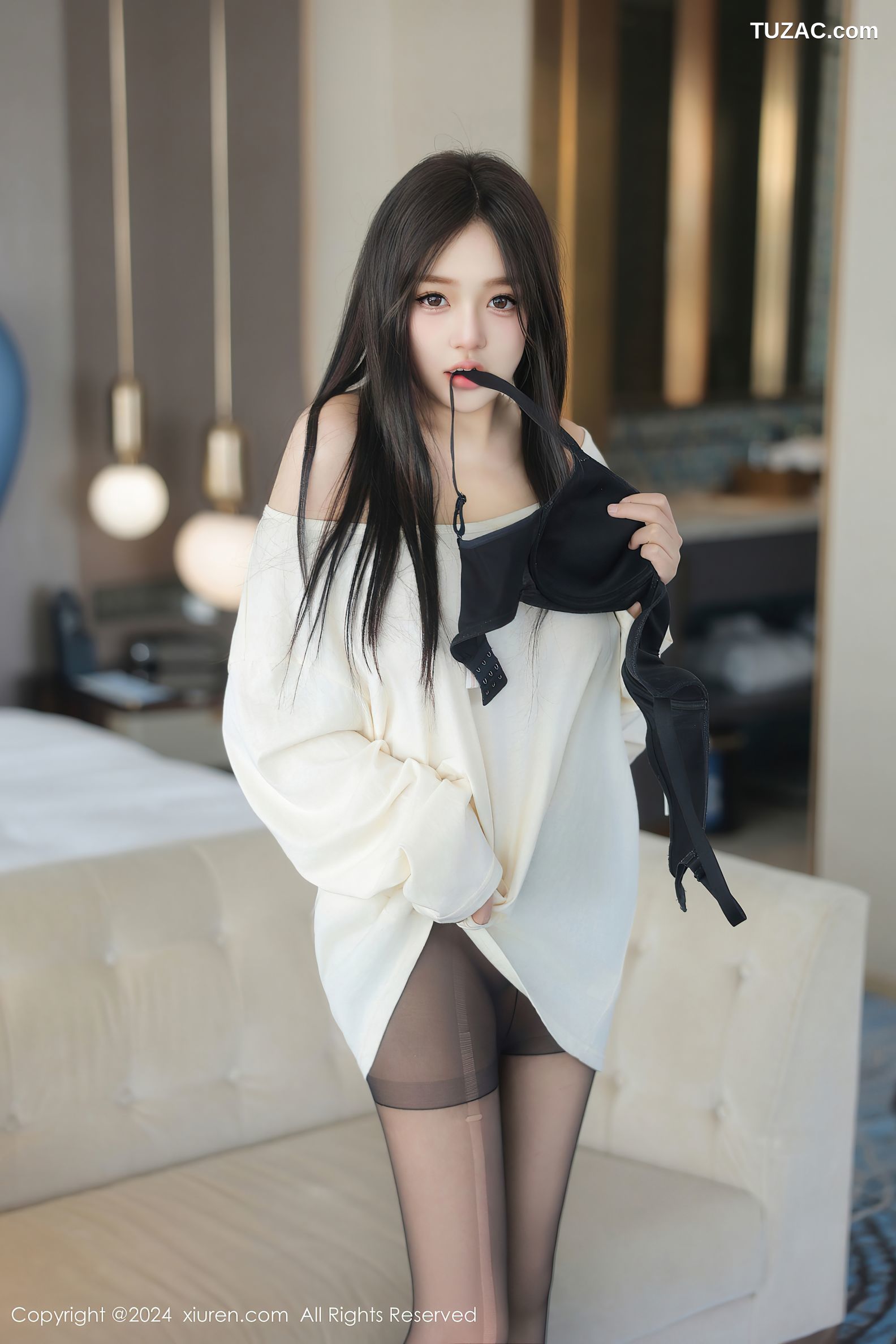 XiuRen秀人网-9089-柚柚小奶瓶-首套写真-宽松白T黑丝浴室湿身-2024.08.30