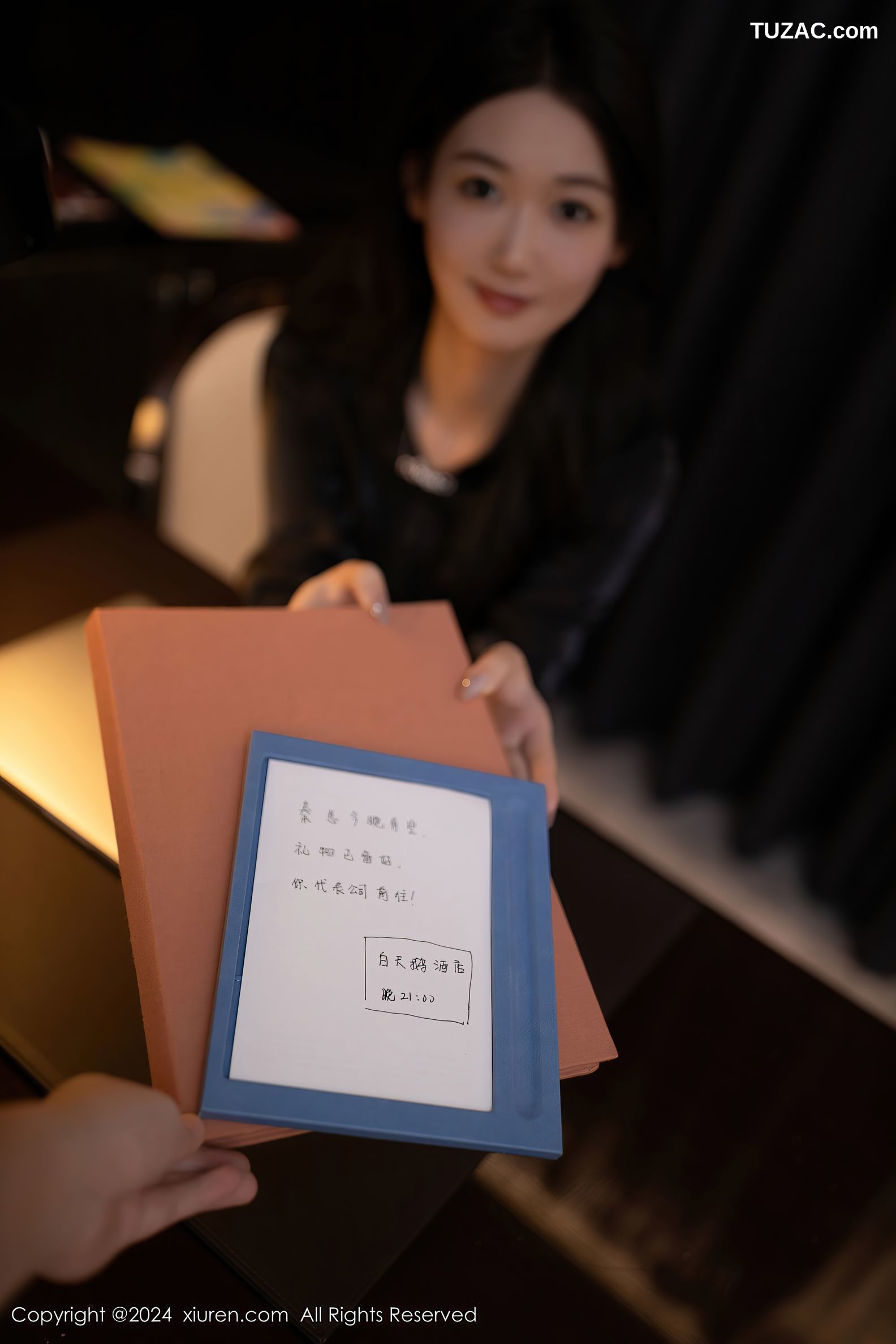 XiuRen秀人网-9102-唐安琪-送礼主题-黑衬衫酒红短裙黑丝-2024.09.02