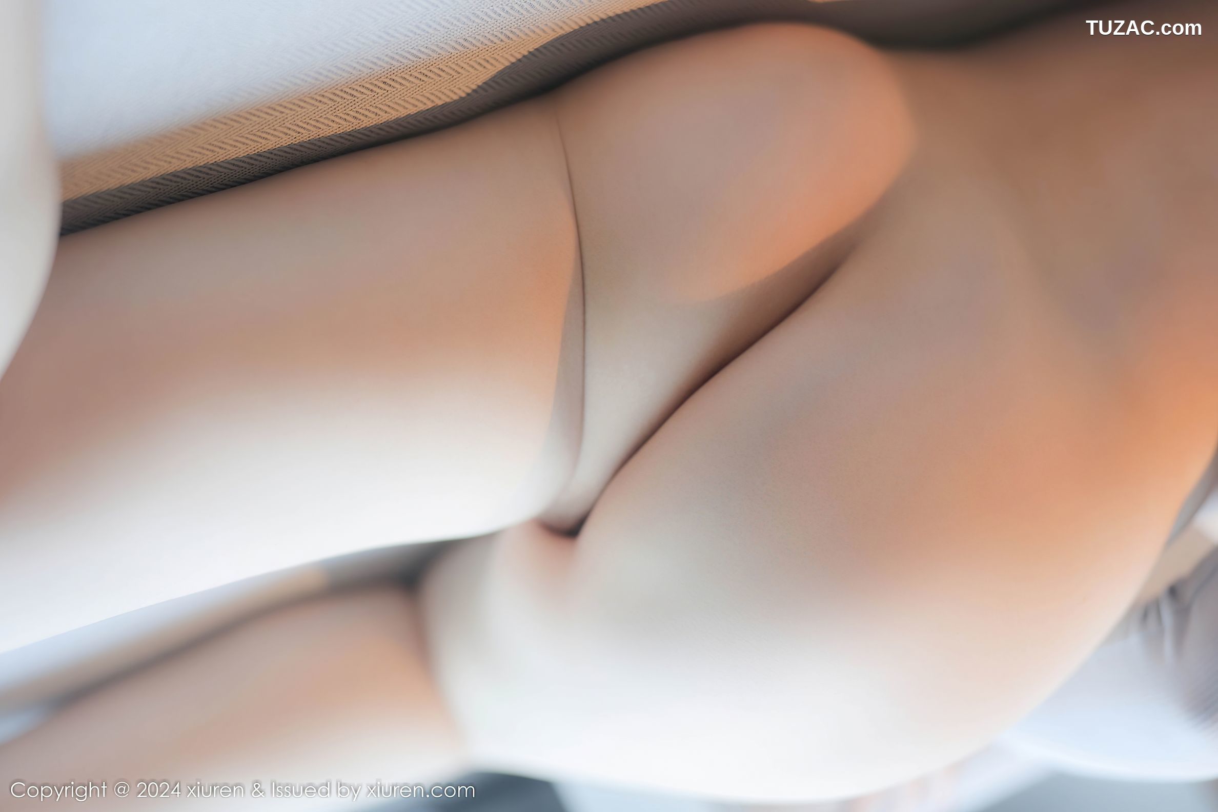 XiuRen秀人网-9217-白洁Bessie-浅灰T蓝色瑜伽裤爆乳-2024.09.27