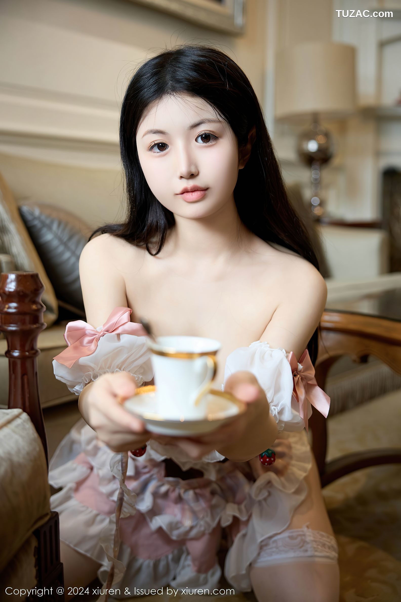 XiuRen秀人网-9218-陈小花-居家小妹妹淡粉百褶裙爆乳-2024.09.27