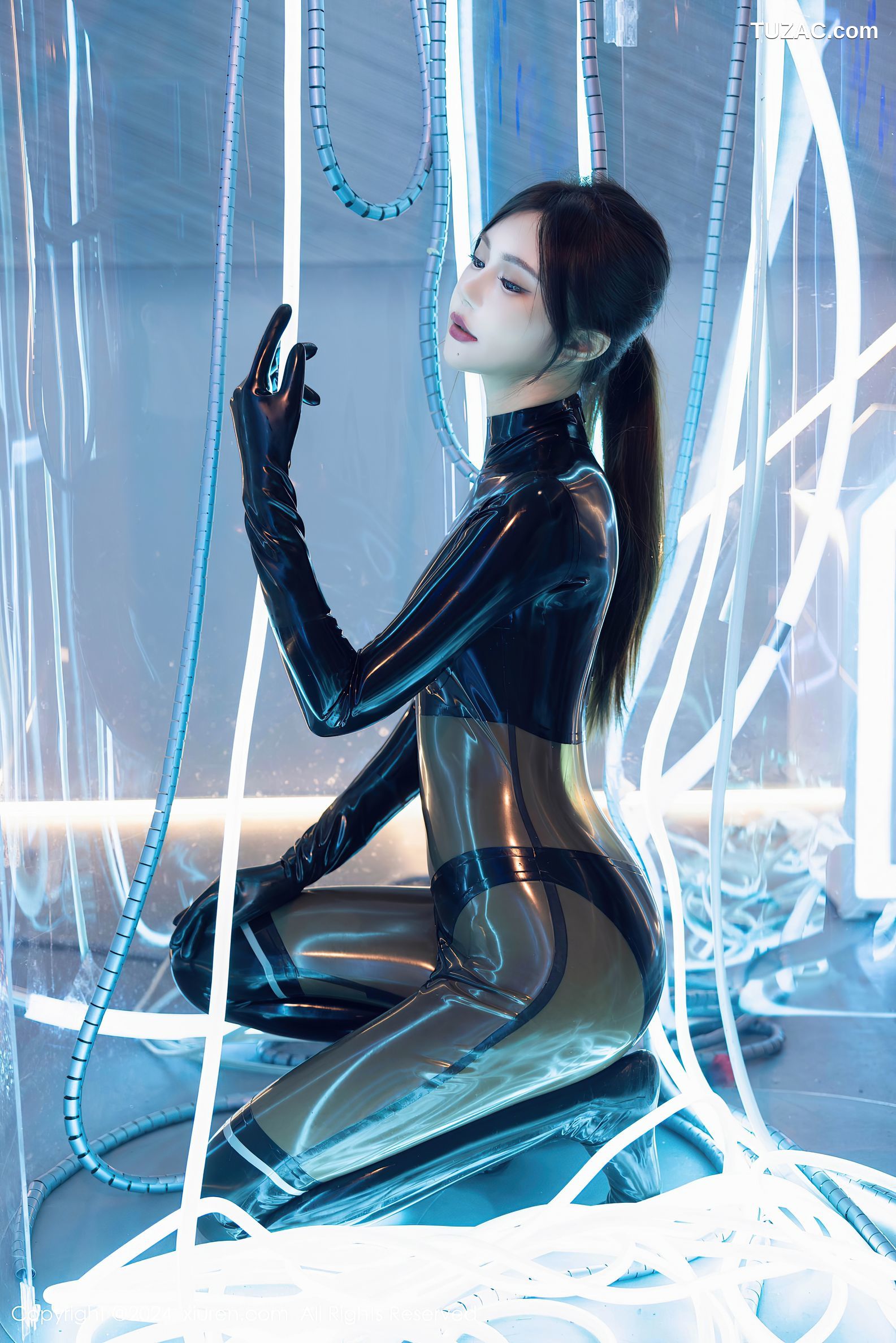 XiuRen秀人网-9235-绮里嘉ula-未来科技机器姬透视黑胶衣-2024.09.30