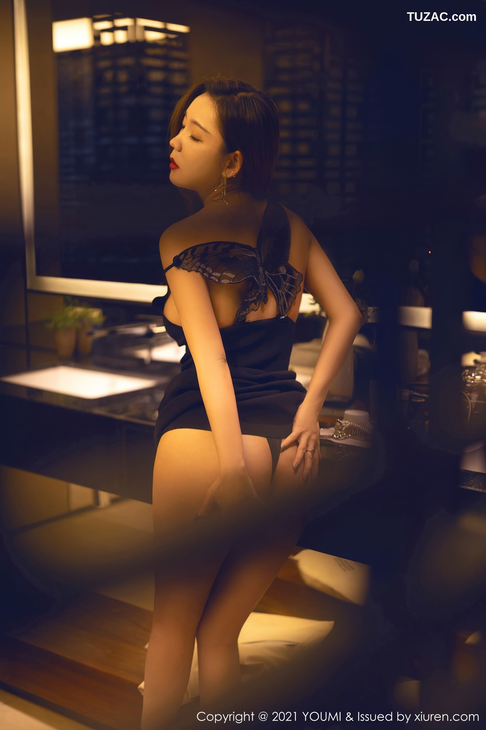 YouMi尤蜜荟-710-艾静香-成都旅拍黑色典雅礼裙-2021.10.28