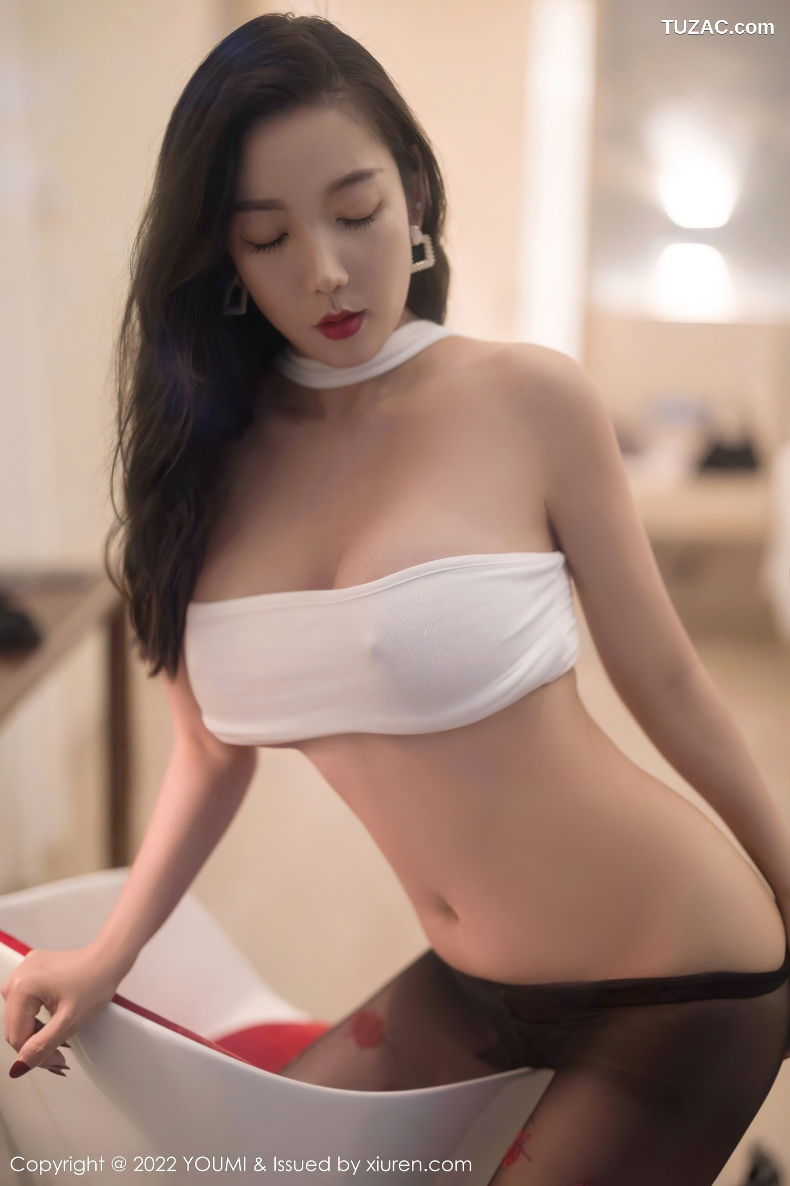 YouMi尤蜜荟-756-艾静香-白色抹胸黑短裙黑丝